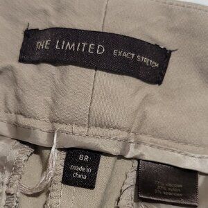 Fits amazing THE LIMITED khaki pant